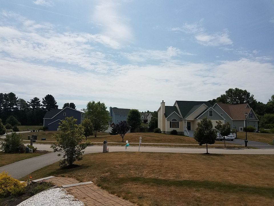 Front door view of nghbrhd