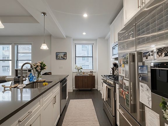 3rd image of 27 W 96th St APT 5B