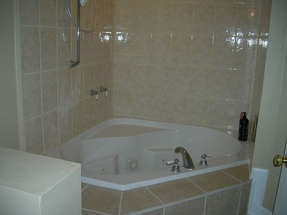 Huge Spa Tub!