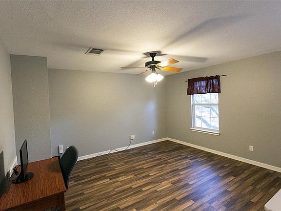 4th image of 1613 Country Squire Dr