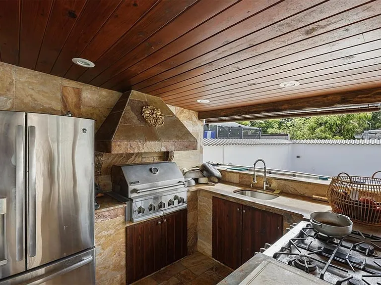 6611 N Hale Ave — Photo 36