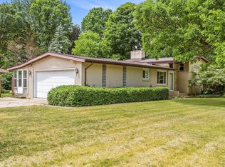 816 E Sugnet Rd, Midland, MI 48642