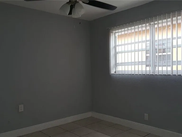 704 NW 4th St #2 — Photo 10