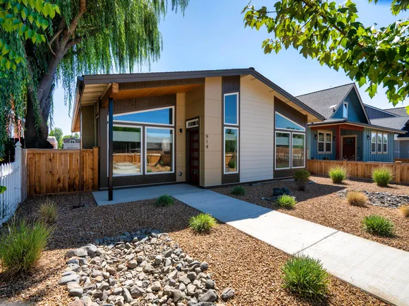 914 NW 19th St, Redmond, OR 97756