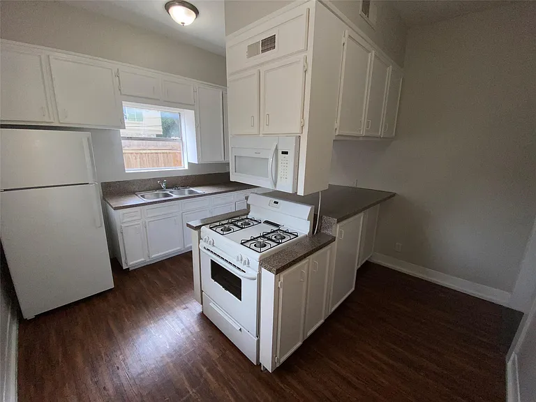 1517 Summer St — Photo 12