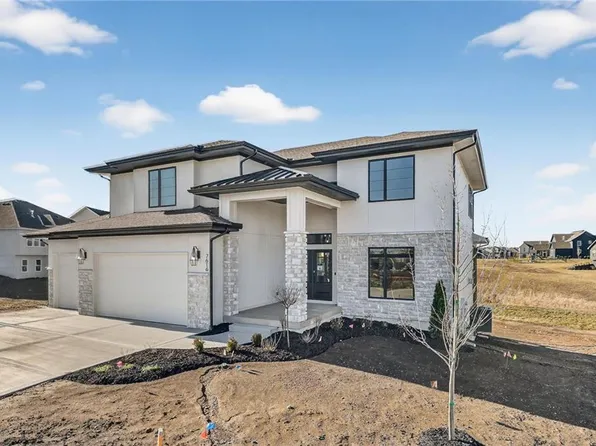 7616 N Booth Ave, Kansas City, MO 64158