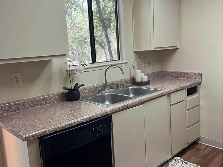Winding Creek Townhomes — Photo 4