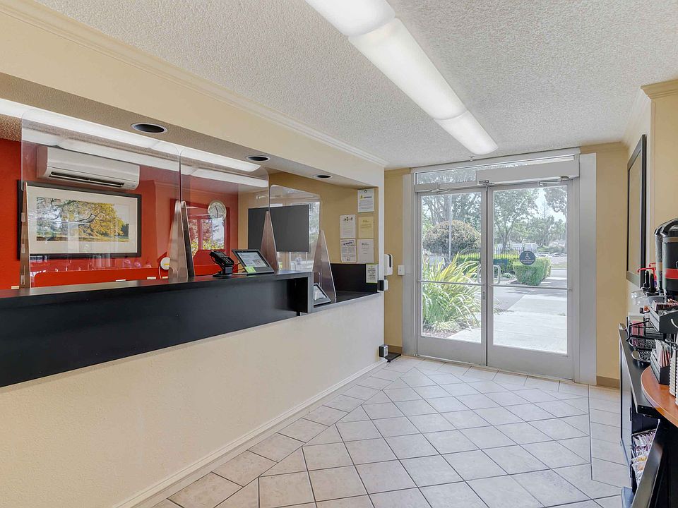 Lobby and Guest Check-in