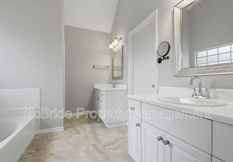 827 Sonora Cir — Photo 18