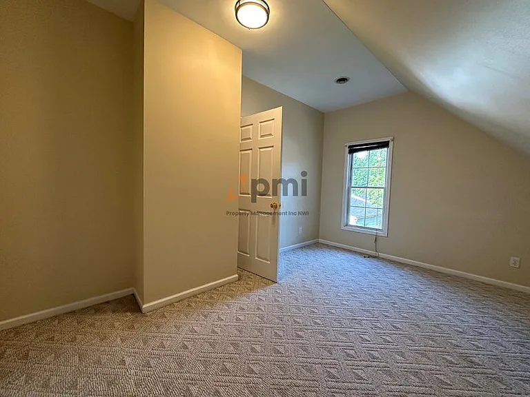 203 Locust St — Photo 9