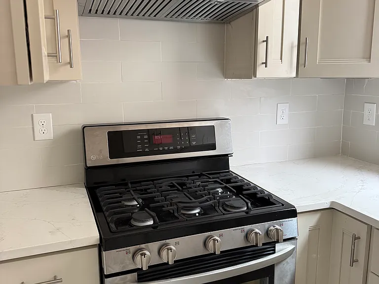 309 Monroe St #1 — Photo 5