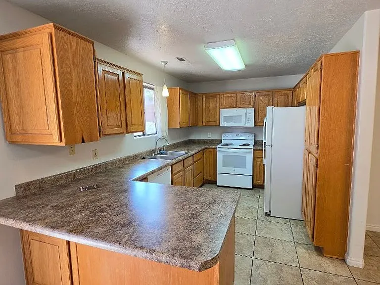 640 E Vermillion Ave — Photo 4