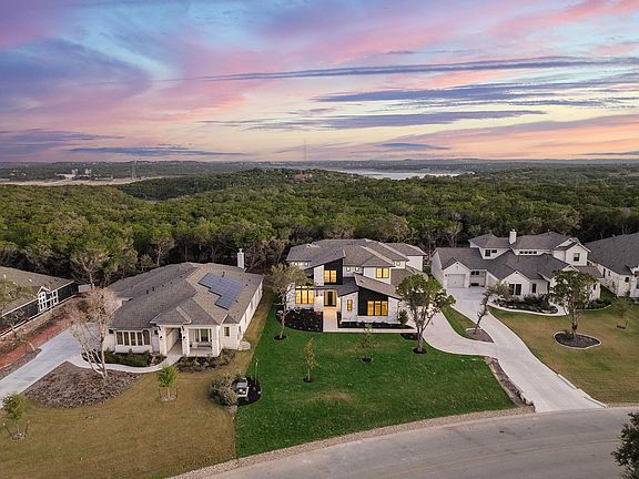 The Lynmar II Exterior