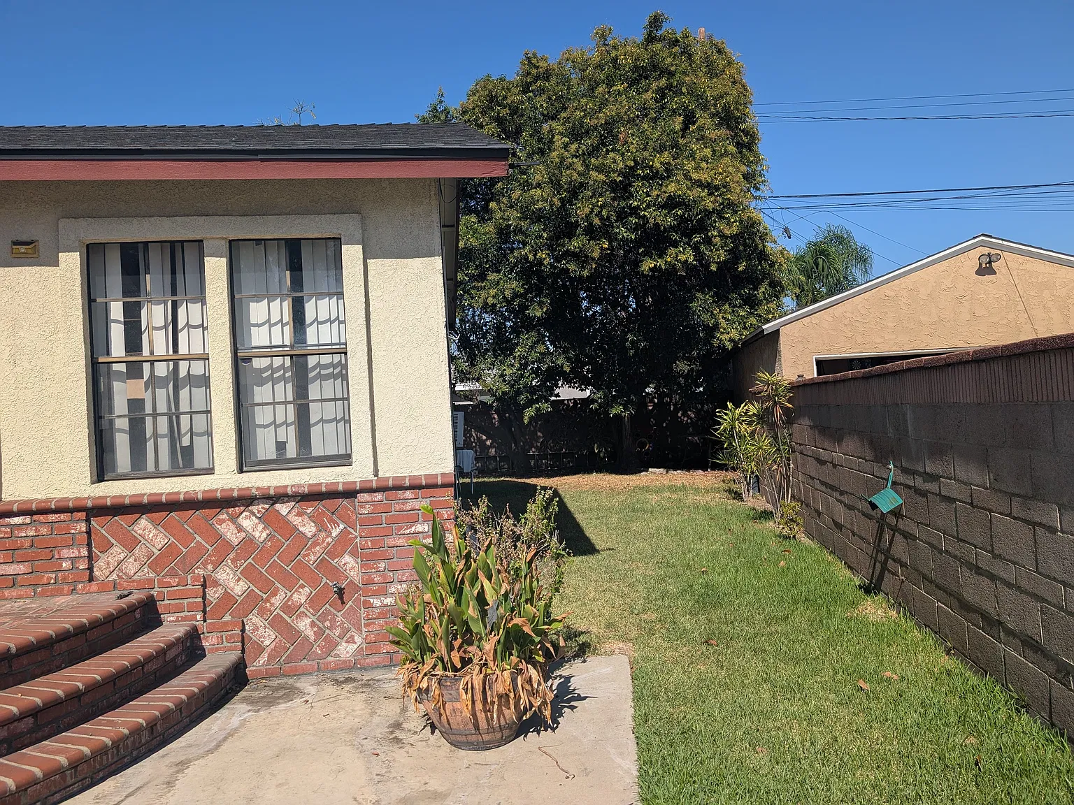 Entire 2BR House NOT an ADU! Quiet Cul-de-Sac, 2-Car Garage, Near Freeways — Photo 4