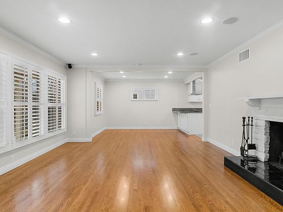 3rd image of 5819 Alcove Ave