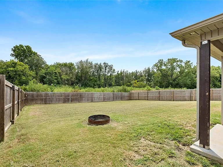 313 Woodcreek St — Photo 27