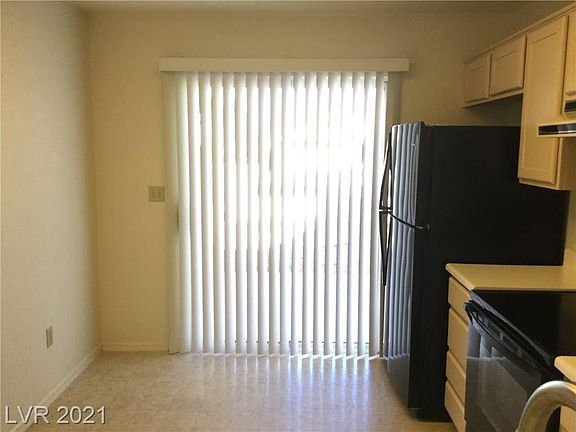 5th image of 2405 Desert Glen Dr