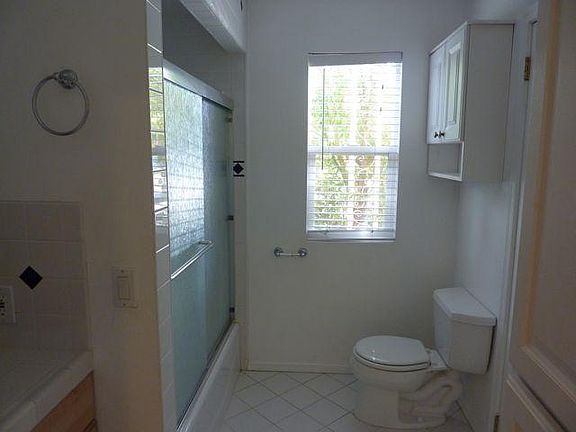 3rd image of 4545 Vineland Ave APT 4