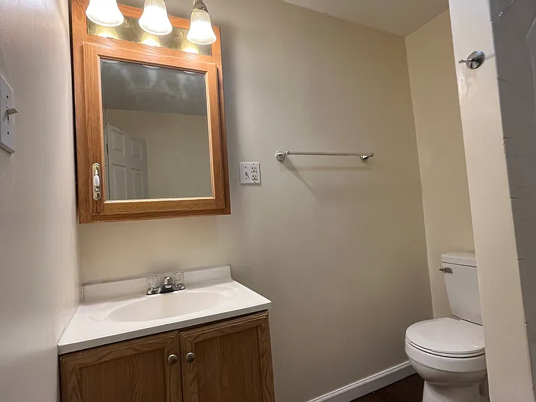 305 Russell St — Photo 4