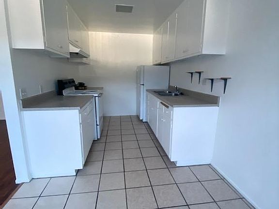 4th image of 609 De La Vina St #20