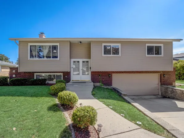 8153 W Lyons St, Niles, IL 60714