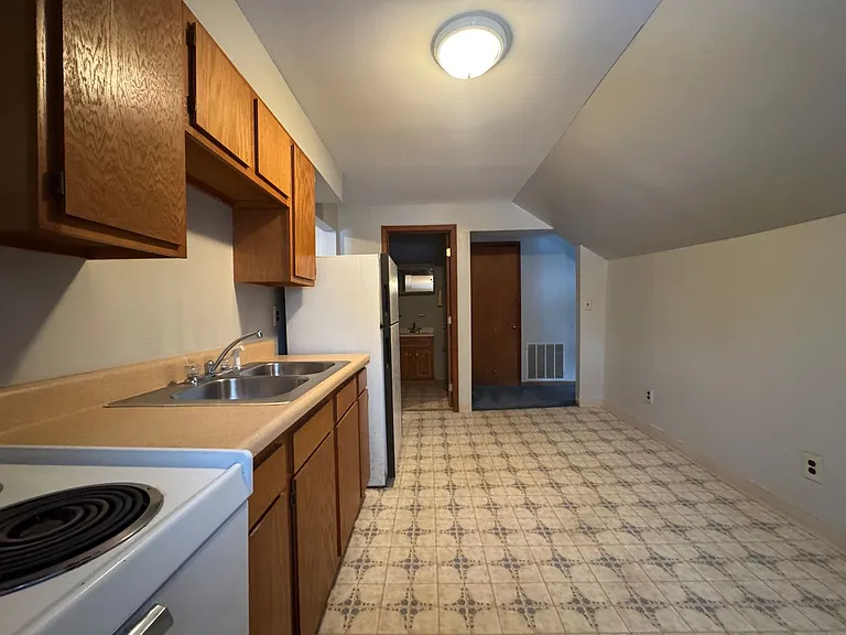 207 E Oak St — Photo 12