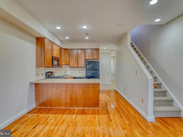 2542 W Girard Ave #2 — Photo 5