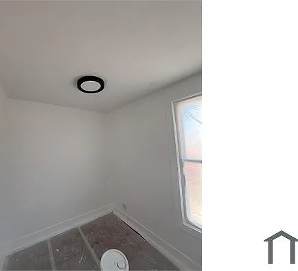 4 bed, $2,400 — Photo 2