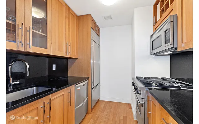 Rented by Douglas Elliman | media 17