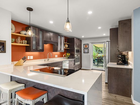 3rd image of 26 Maroon Dr