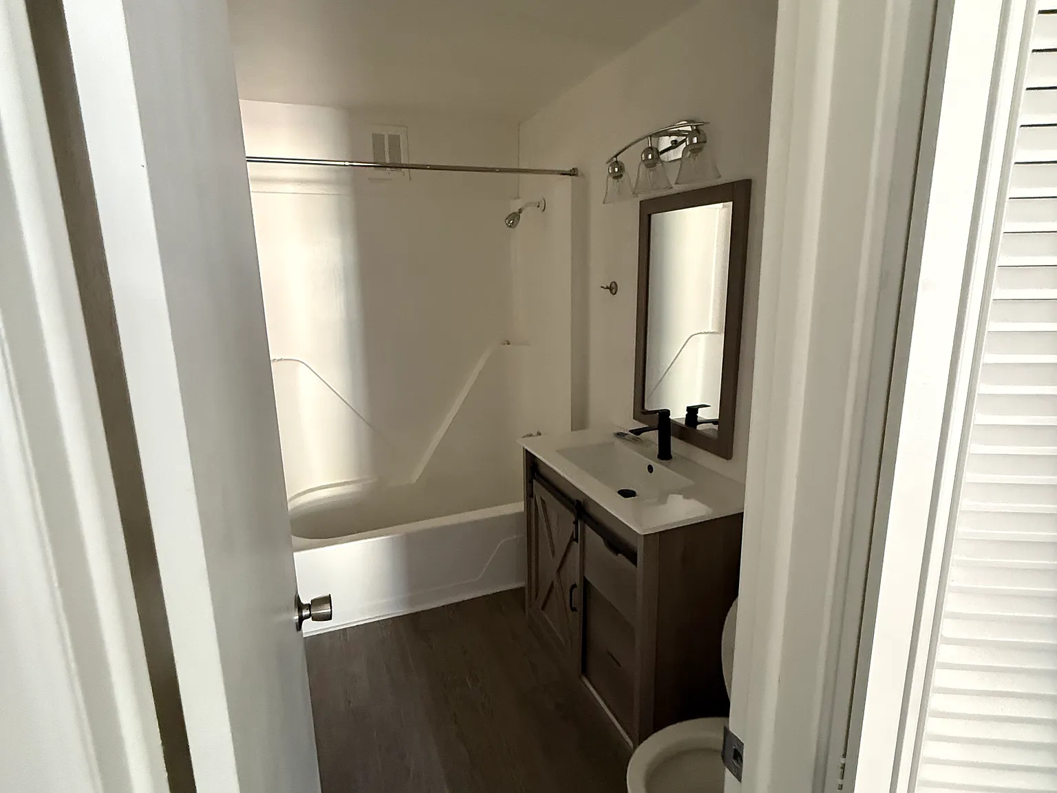 2 bed, 1250 sqft, $1,799 — Photo 4
