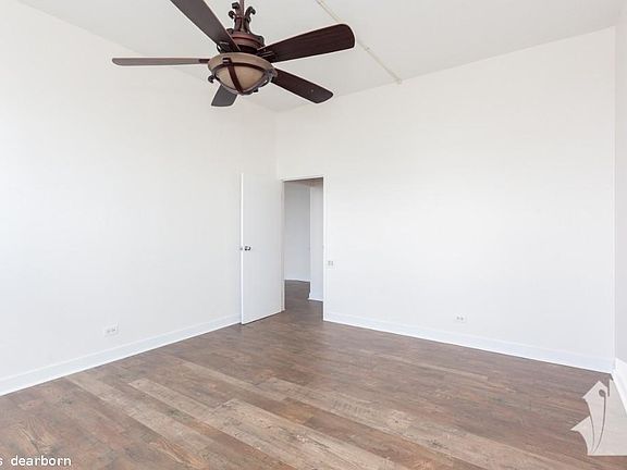 5th image of 600 S Dearborn St Unit 111