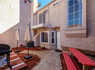 127 Racquet Club Dr, Compton, CA 90220