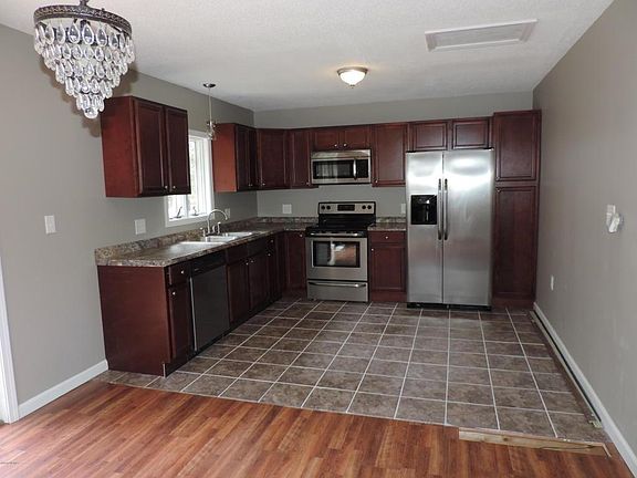 2nd image of 17 Sweetbriar Ln