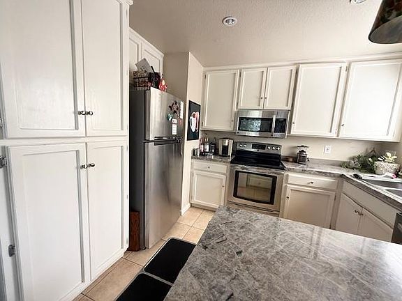 5th image of 2924 Merle Ave