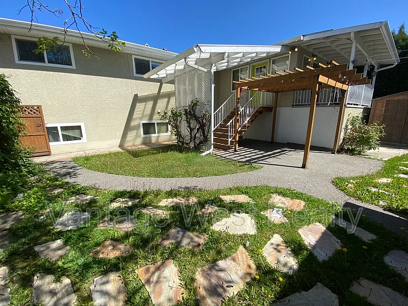 4 bed, 1.0 bath, 1045 sqft, $2,800 — Photo 2