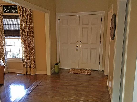 2nd image of 4 N Hill Ct
