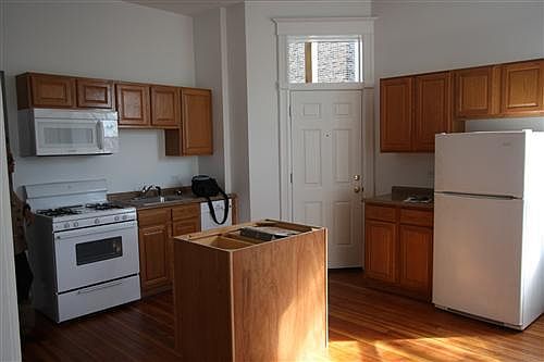 2nd image of 1009 N Sacramento Ave #1FF