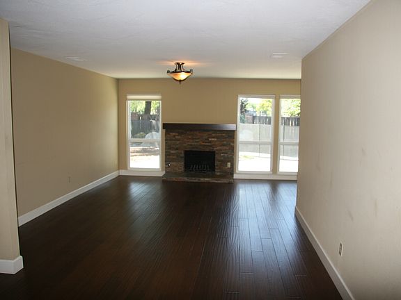 5th image of 2424 Pheasant Run Cir