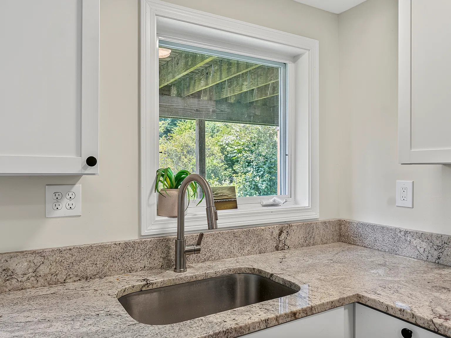 3 bed, 1290 sqft, $2,300 — Photo 4