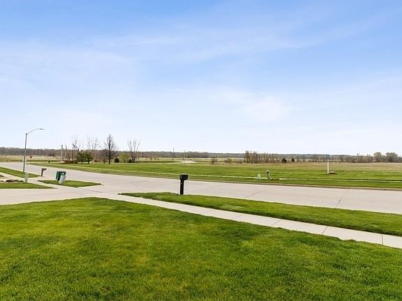 2nd image of 535 Veterans Memorial Dr