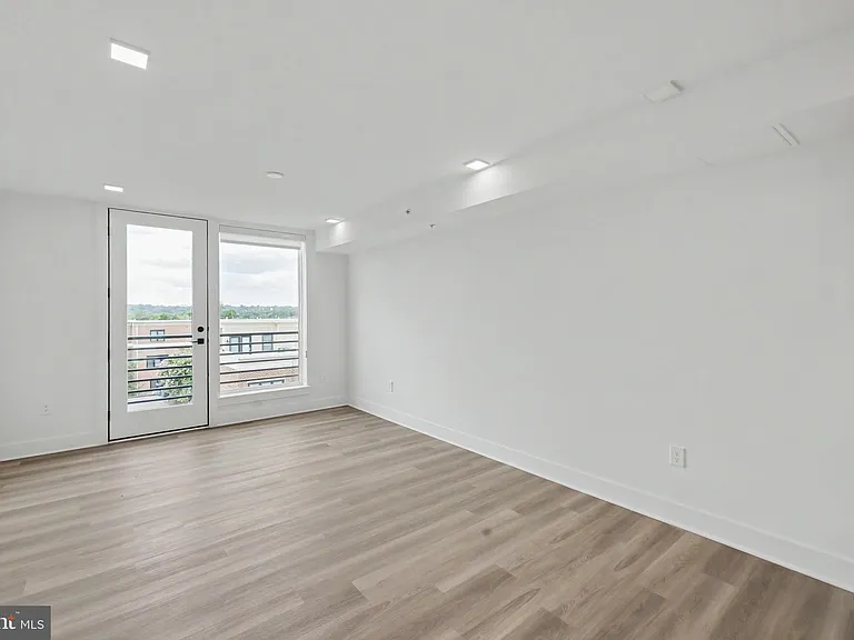 701 N Henry St #502 — Photo 36