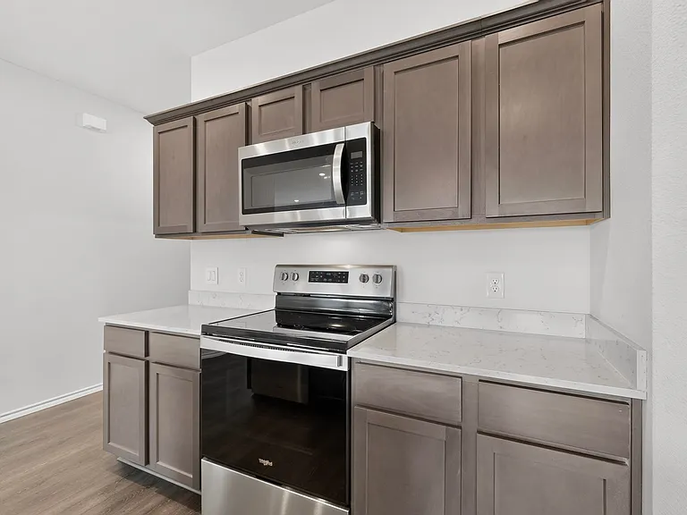 816 Glover Dr — Photo 4