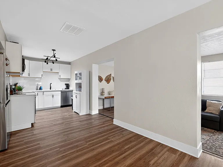 3313 W Leroy St — Photo 9