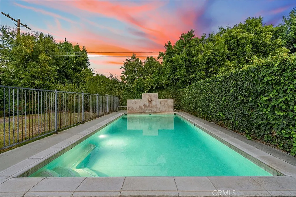 3 bed, 3.5 bath, 2023 sqft, $6,500 — Photo 3