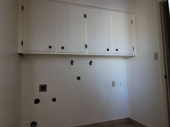 2nd image of 1345 Elizabeth Cir APT 2