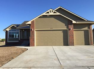 3227 S Bluelake Ct, Wichita, KS 67215
