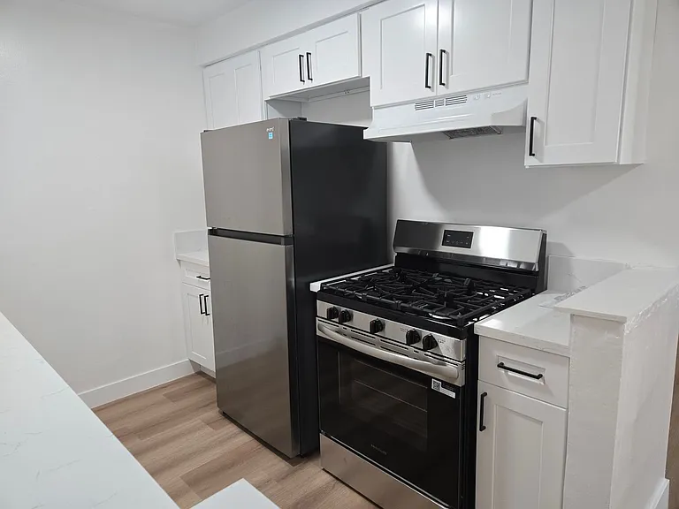8206 Romaine St — Photo 6