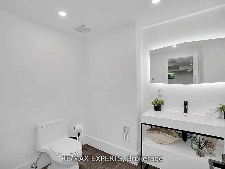 7 Woodvalley Dr — Photo 36