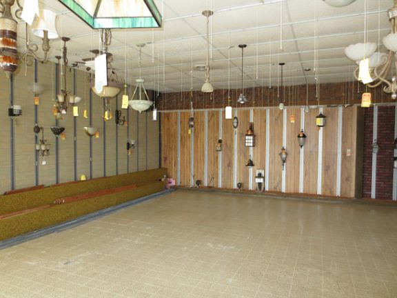 2nd image of 2100 Aragon St
